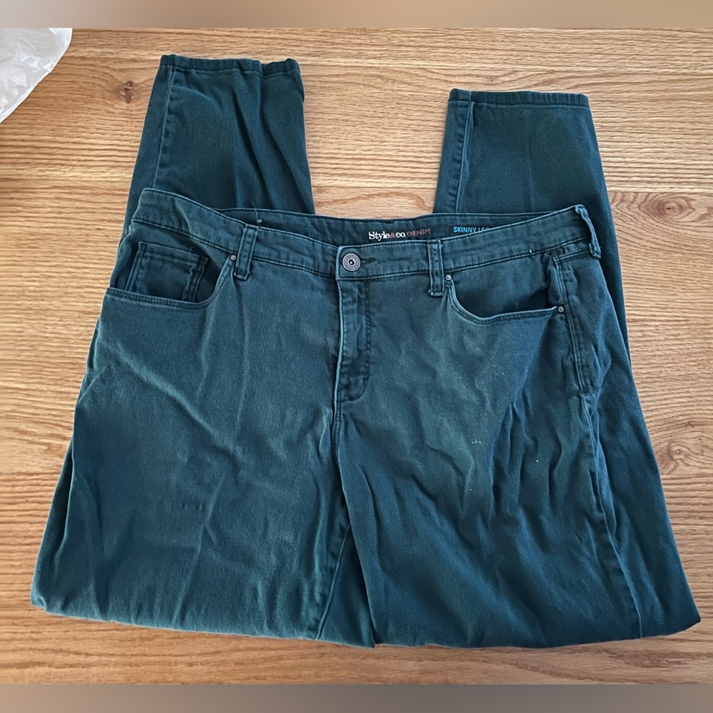 Style & Co Women’s Green Skinny Leg Jean (Mid-Rise, Size 16)